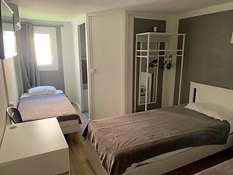 Triple Room with 3 Single Beds