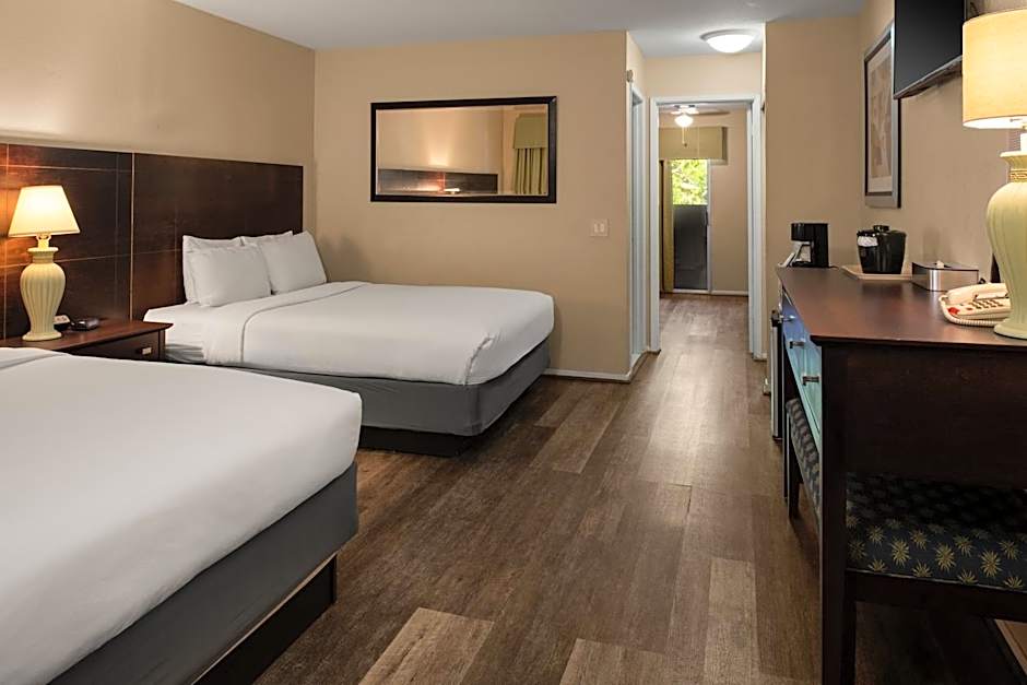 Scottish Fairway Inn