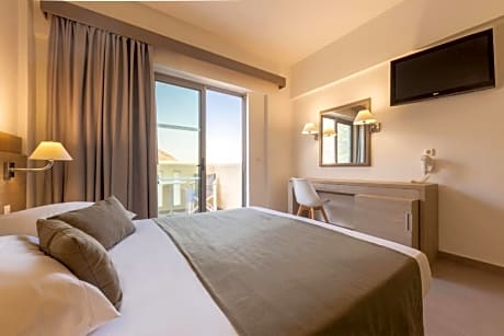 TWIN SHARING POOL ADULTS ONLY