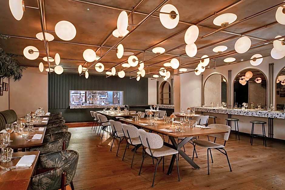 Montcalm East, Autograph Collection