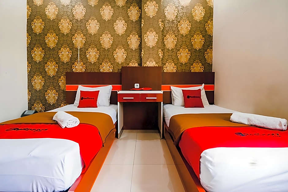 RedDoorz Plus @ Grand City Inn Makassar