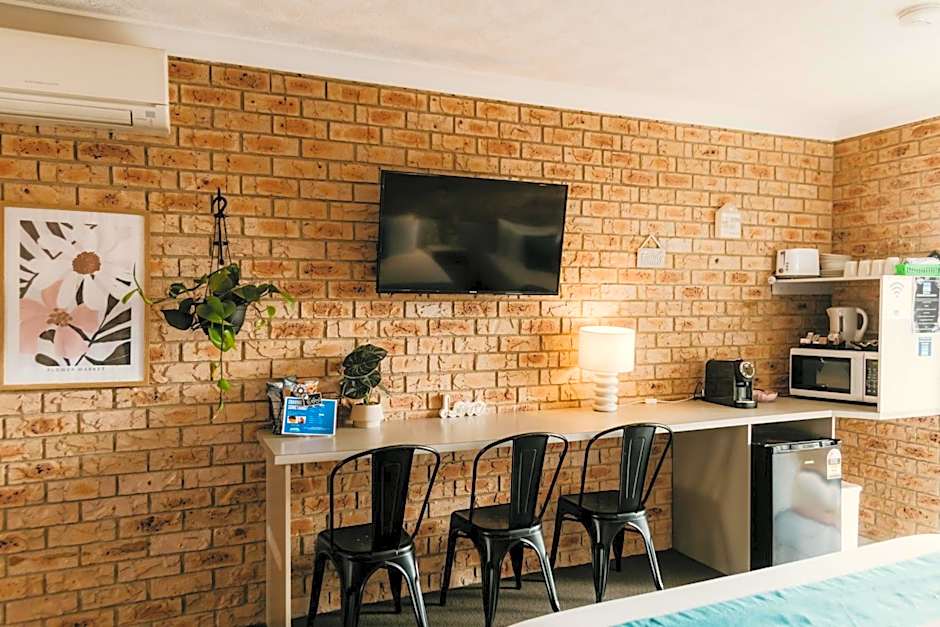 Kennedy Drive Boutique Motel & Nursery- Close To City Centre & Airport