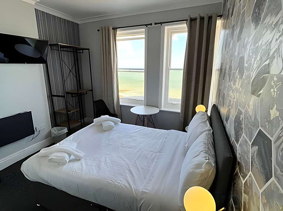 OYO Marine Parade Hotel, Eastbourne Pier