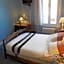 Hotel le Petit Chateau (ex hotel des amis)