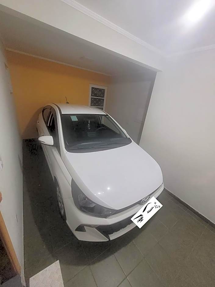 Casa com dois quartos,dois banheiros,sendo uma suíte,sala de estar cozinha e garagem