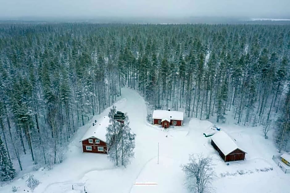 Old Pine Husky Lodge