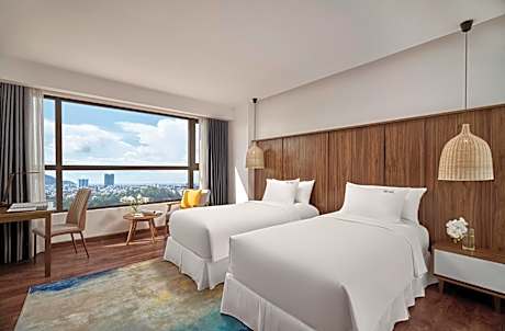 Deluxe Twin City View