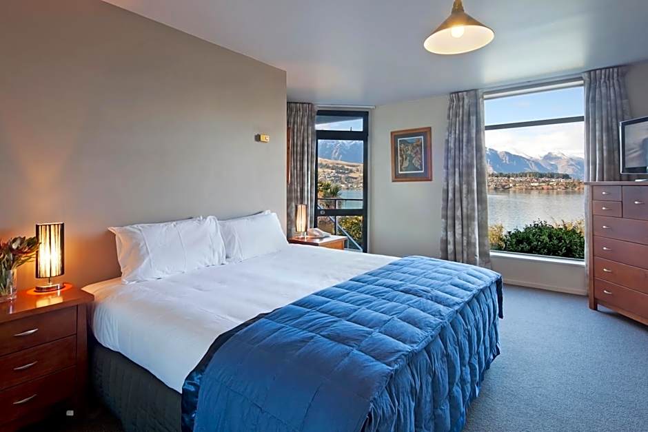 Spinnaker Bay Apartments