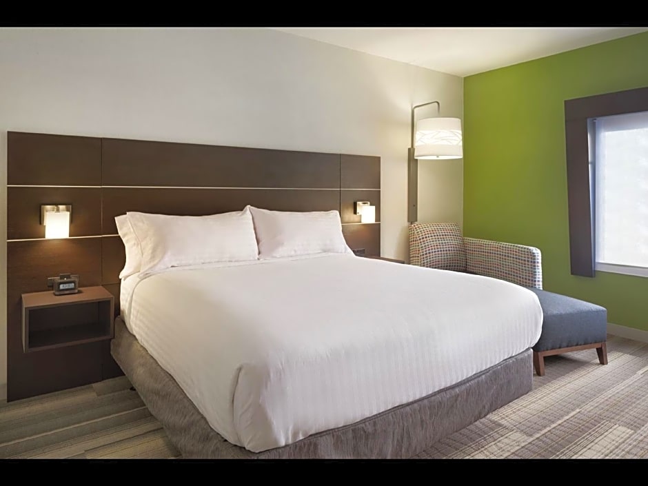 Holiday Inn Express Hotel & Suites Canton By IHG