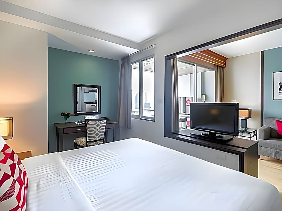 Evergreen Place Siam by UHG