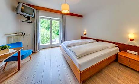 One-Bedroom Apartment (2 Adults)