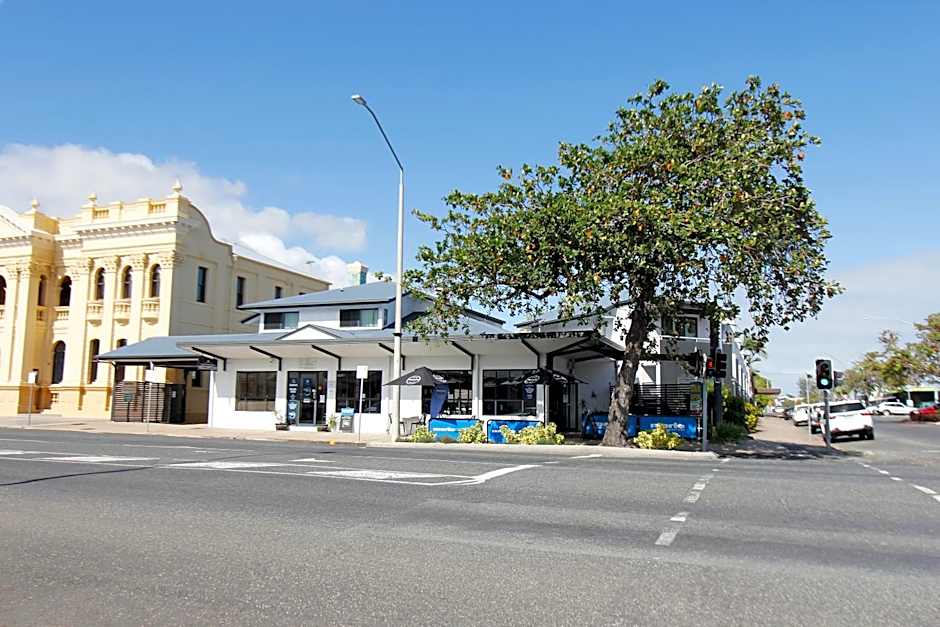 Coffee House Apartment Motel