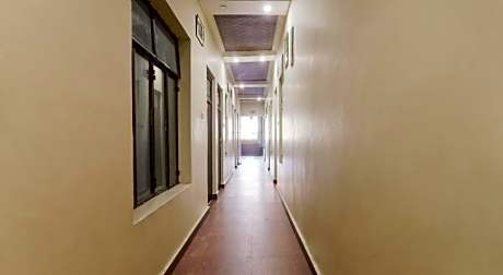 Hotel O Samrat