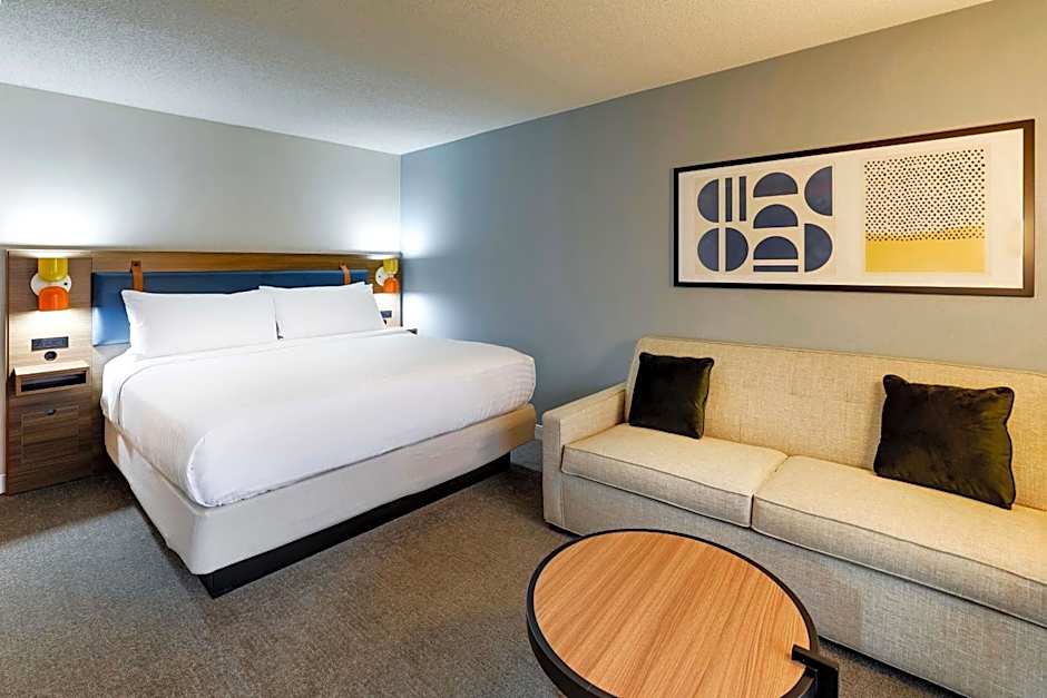 Photo 1 of 8 of 1 King Bed Guestroom, Hearing Accessible, Water View