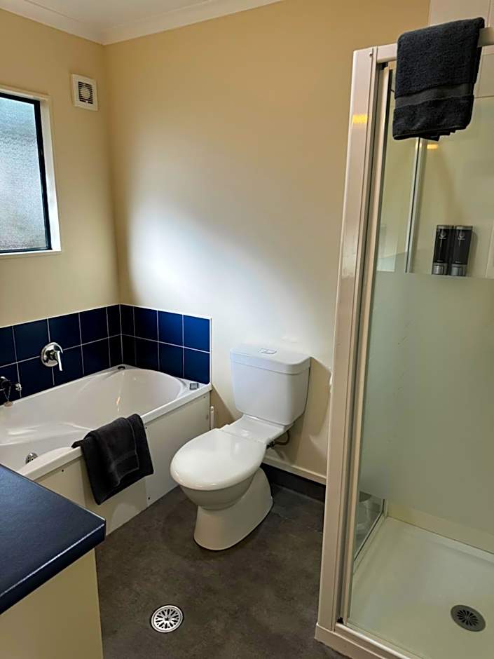 Bassingers Motor Lodge