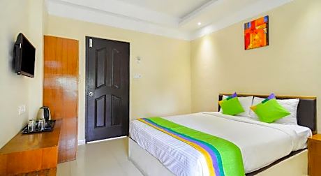 Capital O 68343 Platinum Inn