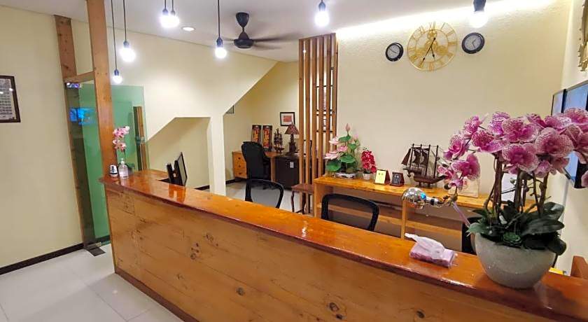 PAVILION INN HOTEL LUMUT