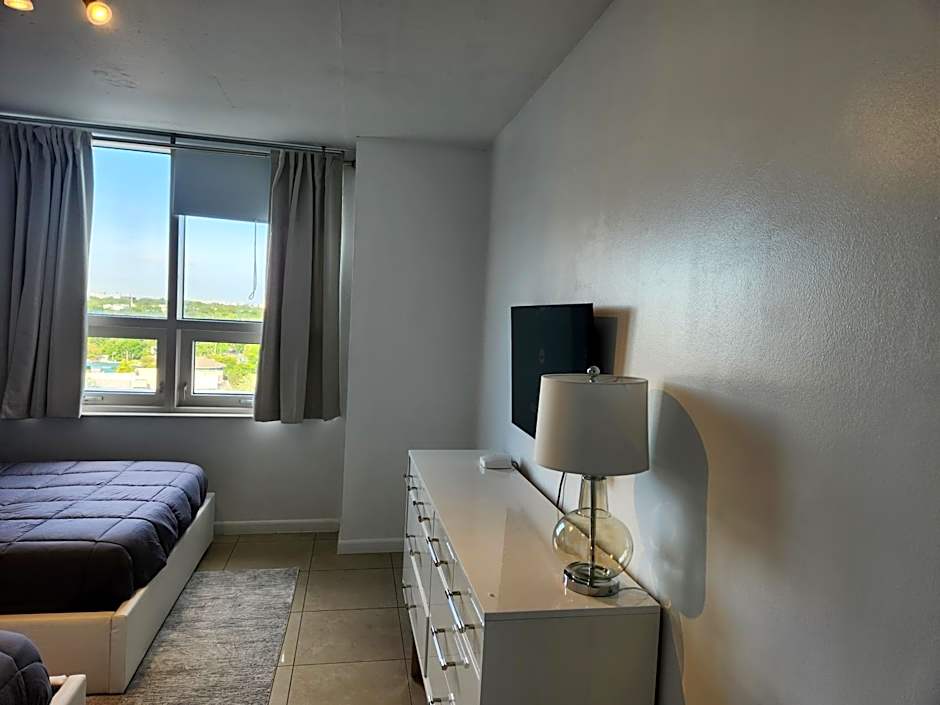 Wonderful 1 bedroom condo in Midtown.