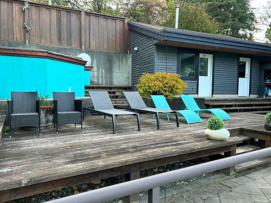 Seymour Private Bedroom, Ensuite Bathroom with Shared Pool, Hot Tub with Views