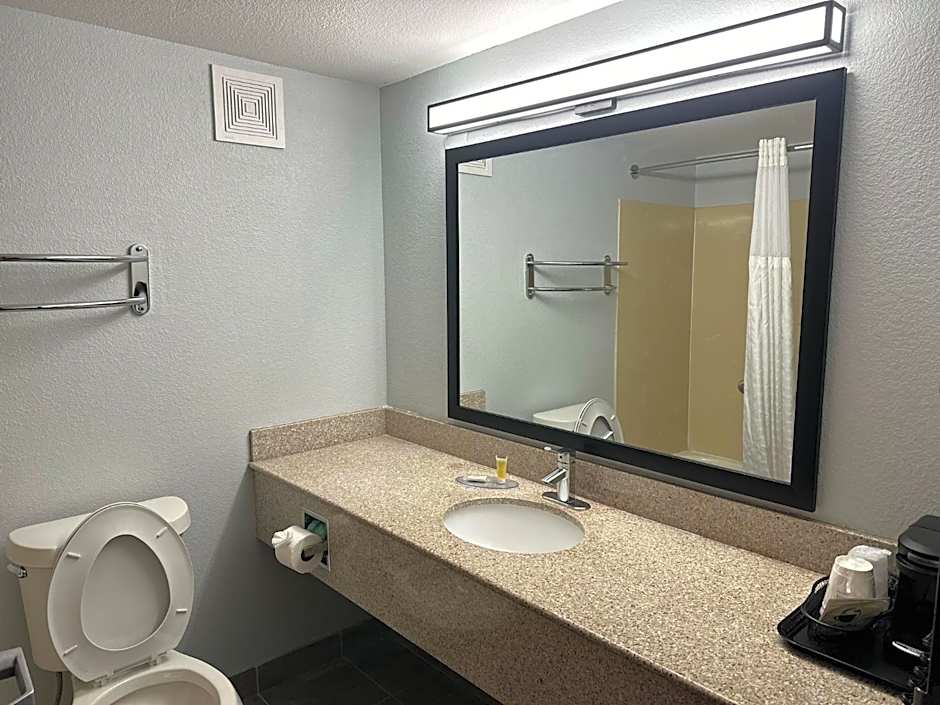 Super 8 by Wyndham Alexandria LA