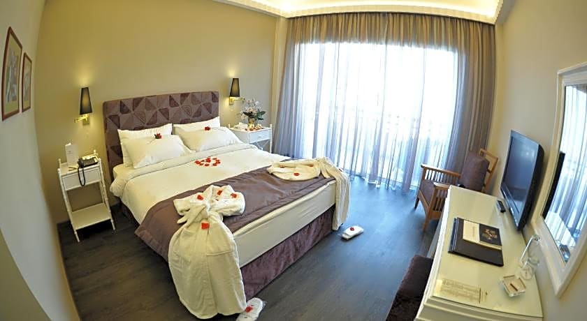 Warwick Palm Beach Hotel