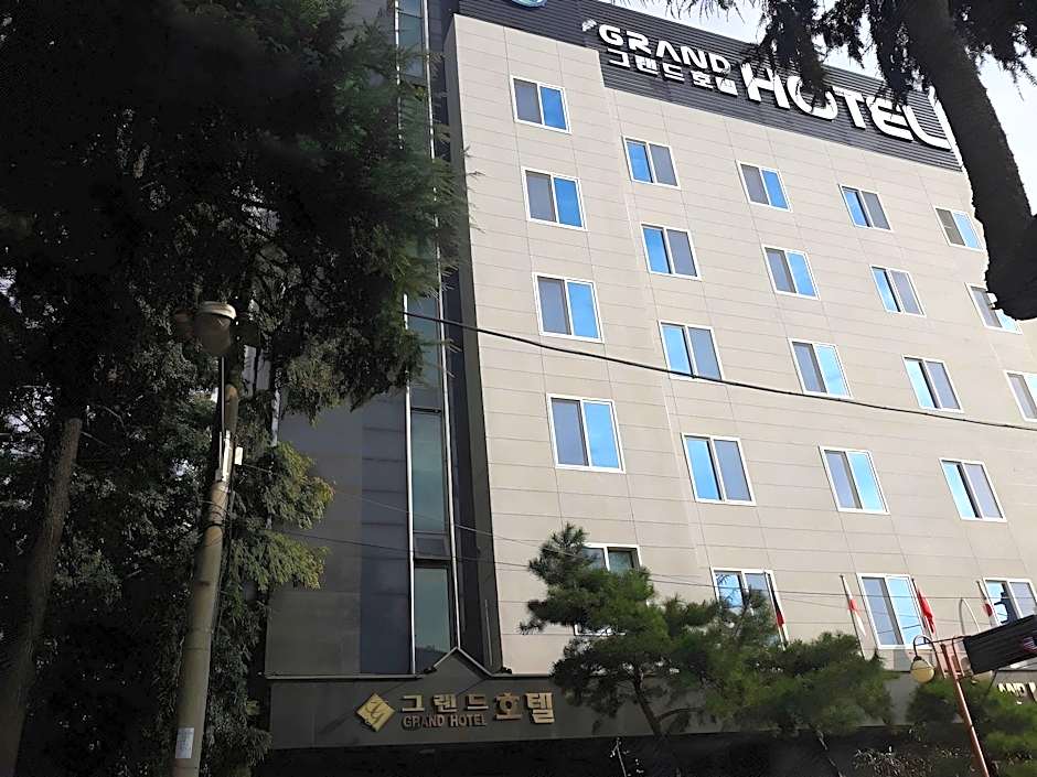 New Grand Hotel