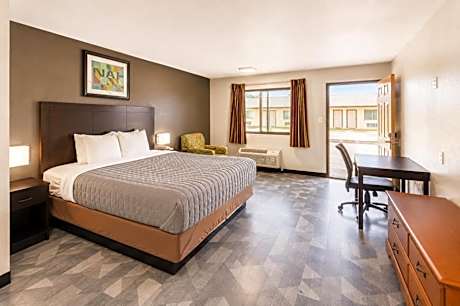 Freer Executive inn and Studios