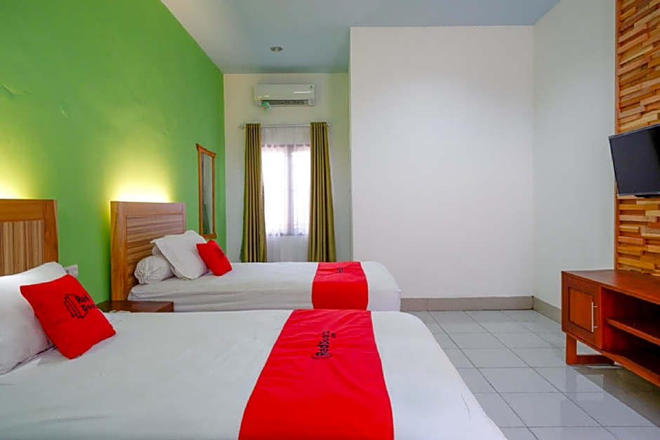 RedDoorz near Taman Makam Pahlawan Tatura