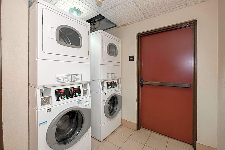 Red Roof Inn & Suites Newnan