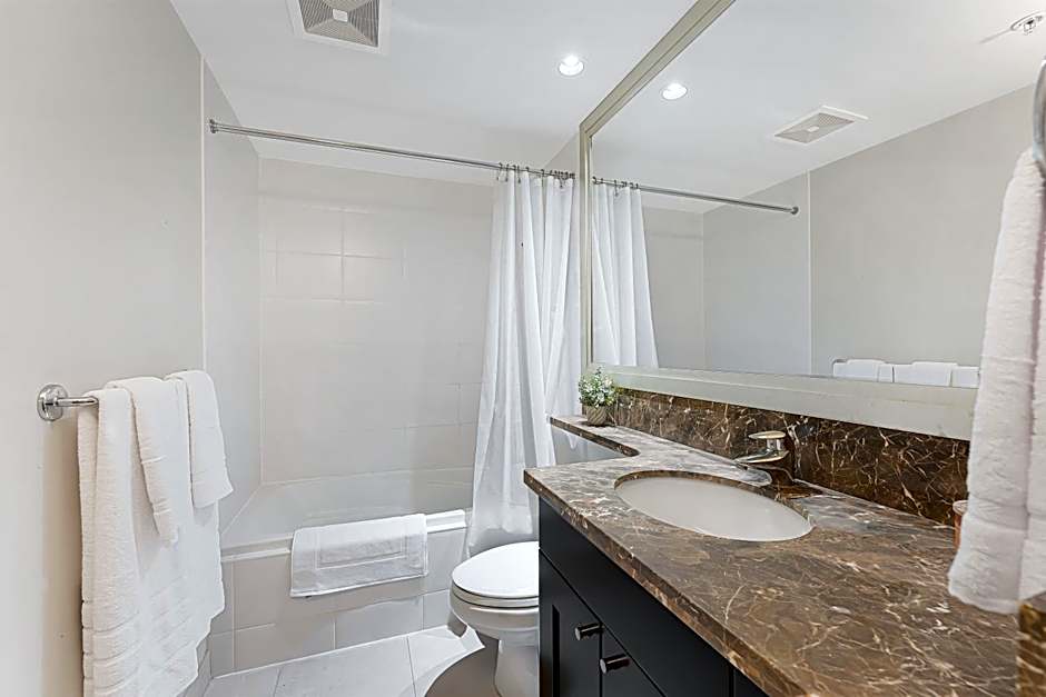 Bright and Spacious 2 Bedroom on Coal Harbors Waterfront