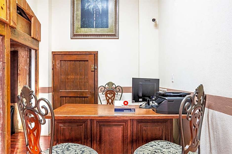 Capital O Hotel Villa Azura