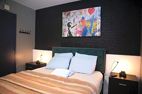 Deluxe Double Room (2 Adults + 1 Child)
