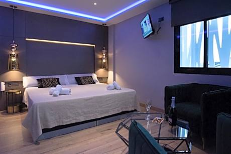 Deluxe Suite with Spa Bath