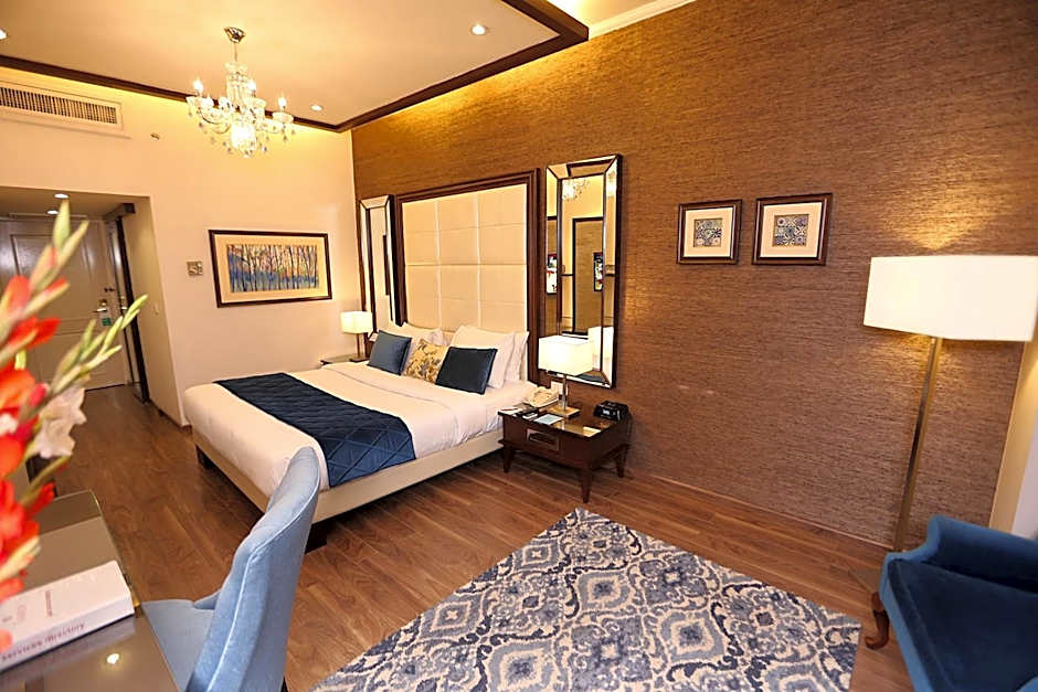 Foto 1 dari 5 — Business 1 King Bed, Smoking