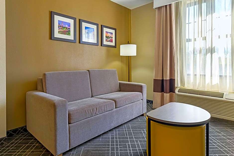 Comfort Suites Hanes Mall