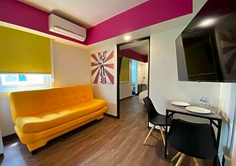 Family Suite with Two Twin Beds - Non-Smoking