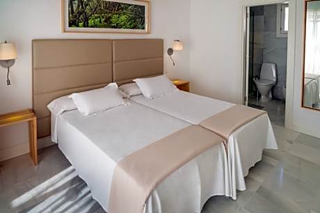 One-Bedroom Superior Apartment with Ocean View