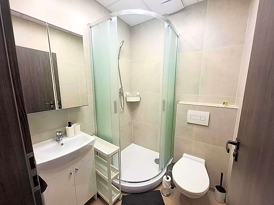 Dimael Hostel & Apartments