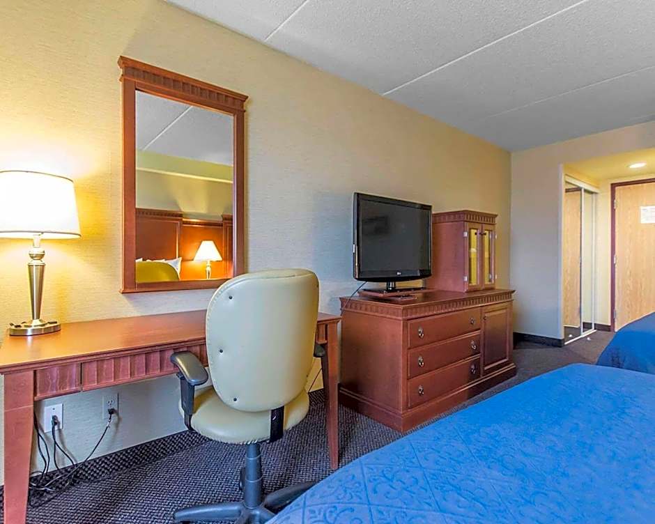 Quality Inn & Suites Bay Front