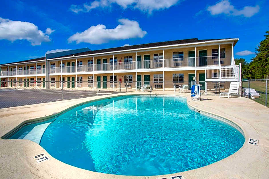 Super 8 by Wyndham Monticello