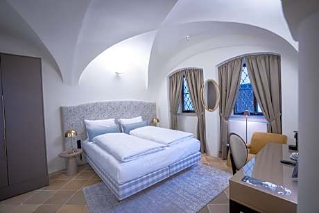 Maxim Suites by Elias Holl