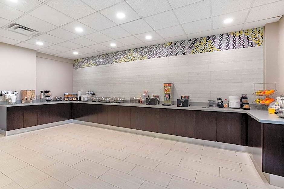 La Quinta Inn & Suites by Wyndham Indianapolis South