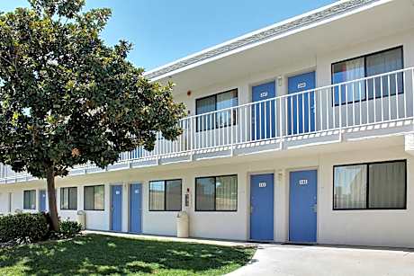 Motel 6-Atascadero, CA