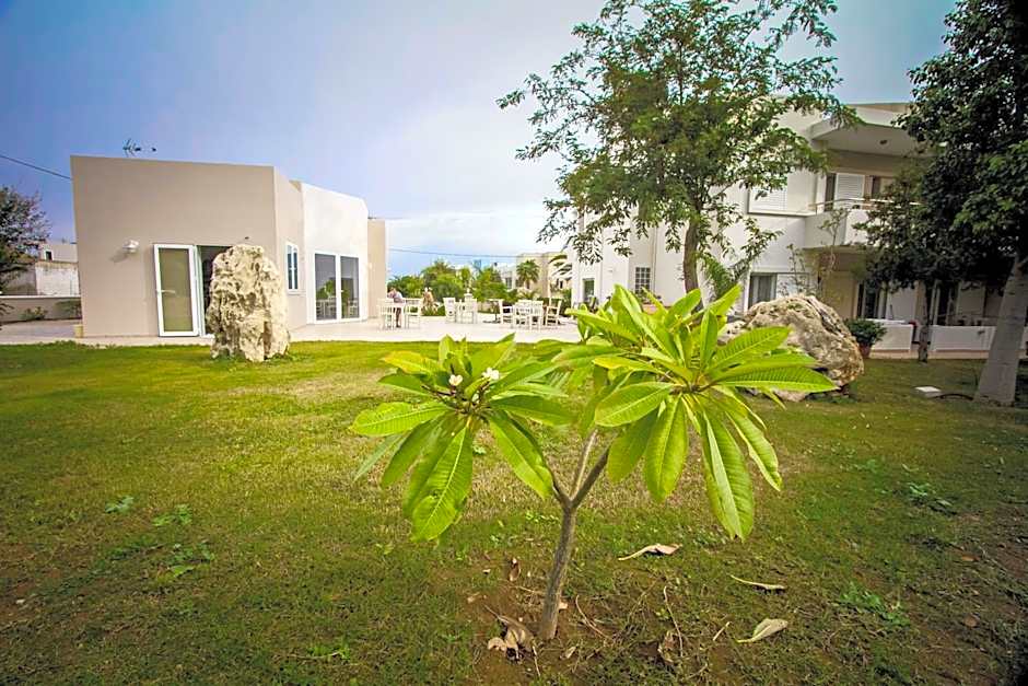 Arodamos Studios & Apts