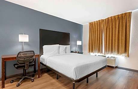 Queen studio with 1 Queen Bed - Disability Access/Non-Smoking