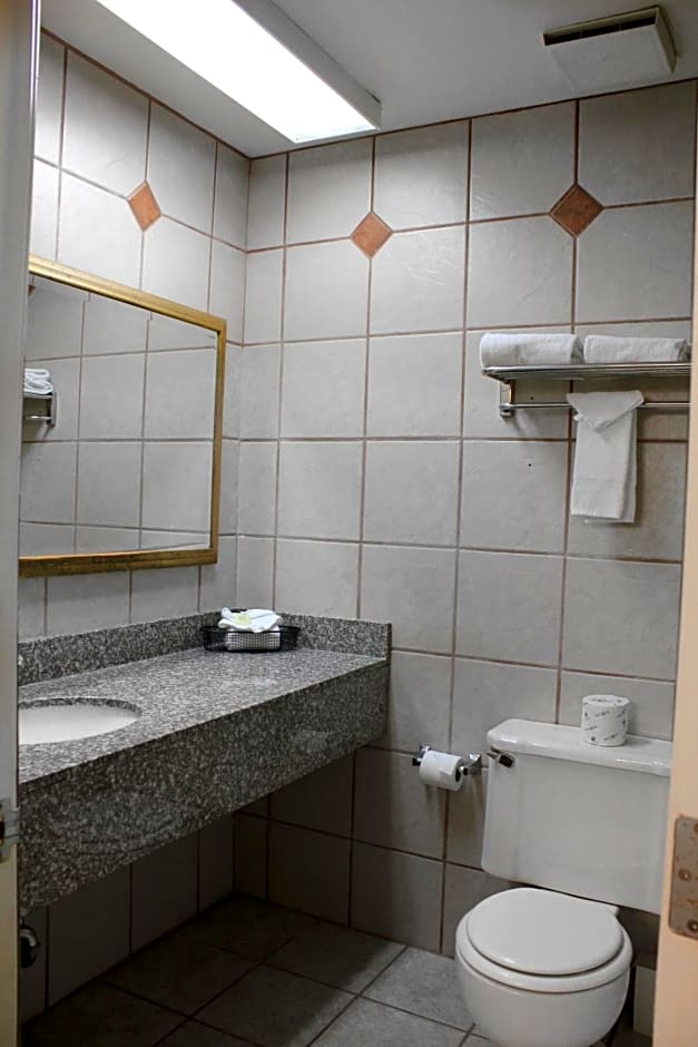 Alpine Inn & Suites Rockford