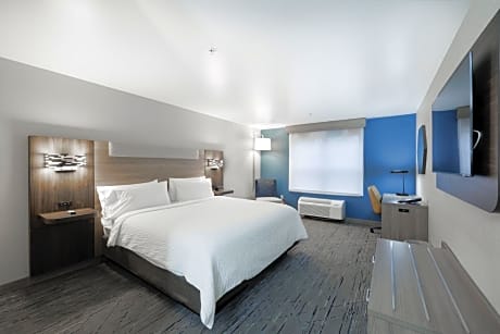 King Room with Communications and Mobility Accessible Tub