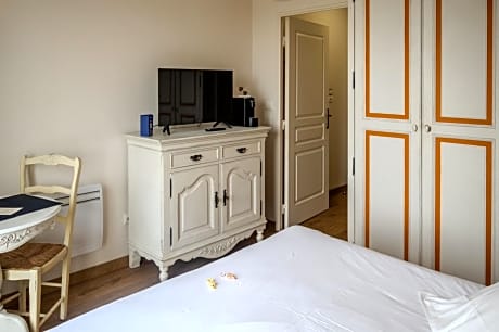 Superior Double Room With 1 Queen Size Bed Non Refundable