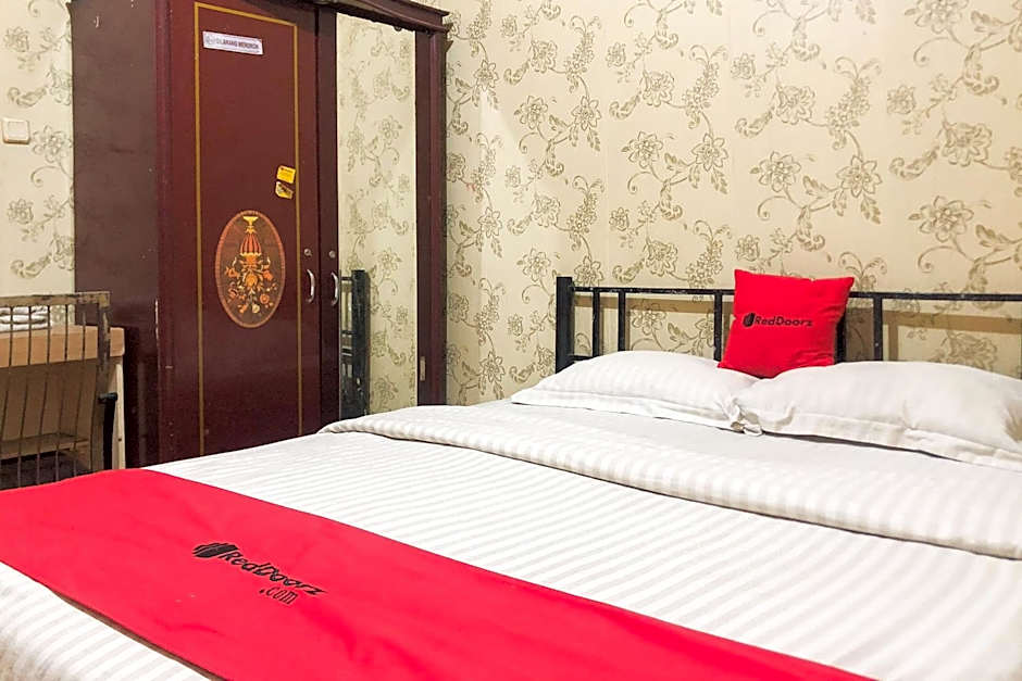 RedDoorz near RS Siloam Karawaci