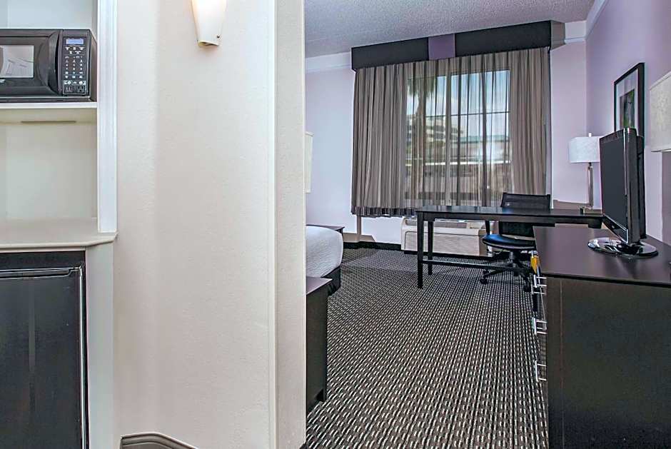 La Quinta Inn & Suites by Wyndham Las Vegas Summerlin Tech